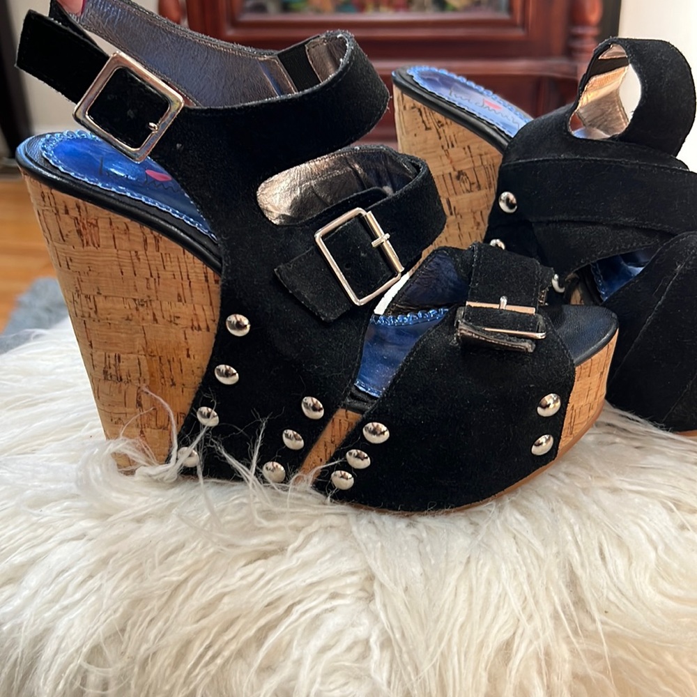 New size 7 platforms